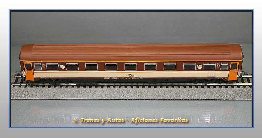 Coche pasajeros Serie 10000 AA-10001 "Estrella" - Renfe